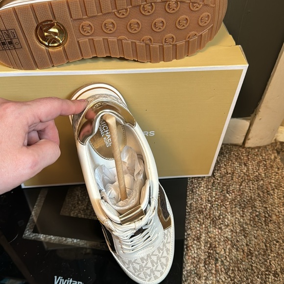 Maddy Two-Tone Logo Trainer - Picture 2 of 2